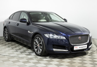 Подержанный автомобиль Jaguar XF Sedan 2017 года (3 фото)