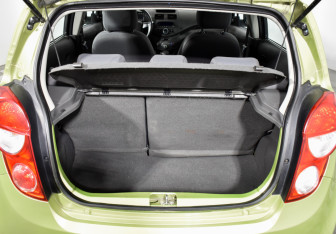 Подержанный автомобиль Chevrolet Spark 2013 года (17 фото)