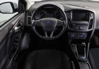 Подержанный автомобиль Ford Focus Hatchback 2019 года (10 фото)