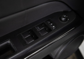 Подержанный автомобиль Jeep Compass 2012 года (20 фото)