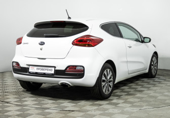 Подержанный автомобиль Kia Ceed Hatchback 2015 года (7 фото)