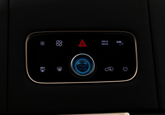 Подержанный автомобиль Exeed VX 2023 года (18 фото)