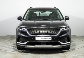 Подержанный автомобиль Kia Carnival 2021 года (2 фото)