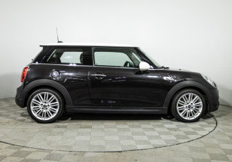 Подержанный автомобиль MINI Hatch 2015 года (4 фото)