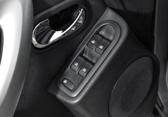 Подержанный автомобиль Nissan Terrano 2015 года (10 фото)
