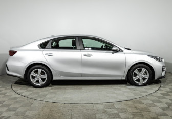 Подержанный автомобиль Kia Cerato Sedan 2019 года (4 фото)
