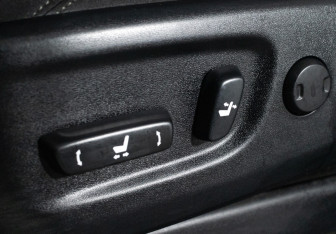 Подержанный автомобиль Toyota Land Cruiser Prado 2014 года (15 фото)