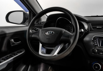 Подержанный автомобиль Kia Rio Hatchback 2013 года (15 фото)
