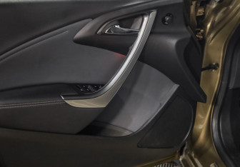 Подержанный автомобиль Opel Astra Hatchback 2013 года (15 фото)