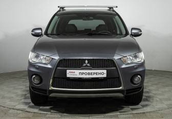Подержанный автомобиль Mitsubishi Outlander 2012 года (2 фото)