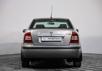 Подержанный автомобиль Skoda Octavia Liftback 2006 года (6 фото)