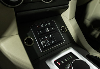 Подержанный автомобиль Land Rover Discovery 2015 года (20 фото)