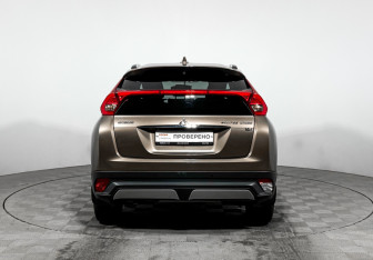 Подержанный автомобиль Mitsubishi Eclipse Cross 2018 года (6 фото)