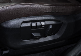 Подержанный автомобиль BMW X5 2015 года (23 фото)