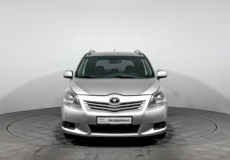 Подержанный автомобиль Toyota Verso 2010 года (2 фото)