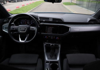 Подержанный автомобиль Audi Q3 2019 года (9 фото)