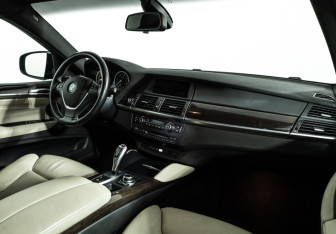 Подержанный автомобиль BMW X6 2013 года (9 фото)