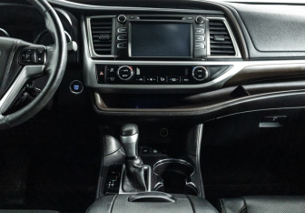 Подержанный автомобиль Toyota Highlander 2014 года (14 фото)