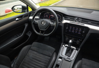 Подержанный автомобиль Volkswagen Passat Sedan 2017 года (10 фото)