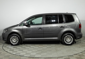 Подержанный автомобиль Volkswagen Touran 2010 года (8 фото)
