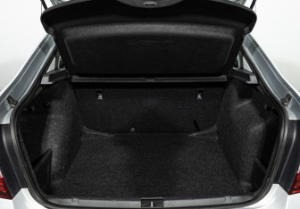 Подержанный автомобиль Skoda Rapid Liftback 2017 года (17 фото)