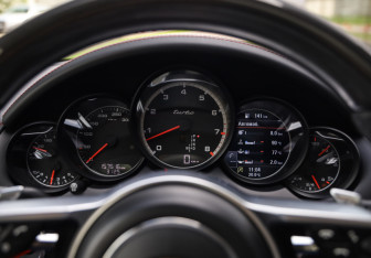 Подержанный автомобиль Porsche Cayenne 2014 года (15 фото)