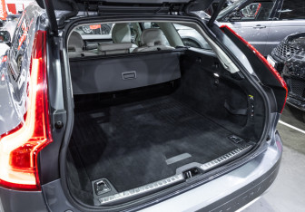 Подержанный автомобиль Volvo V90 Cross Country 2019 года (14 фото)