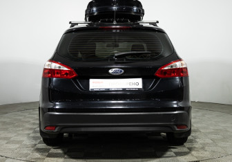 Подержанный автомобиль Ford Focus Wagon 2012 года (6 фото)