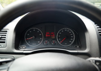 Подержанный автомобиль Volkswagen Golf Hatchback 2008 года (14 фото)
