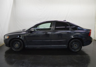 Подержанный автомобиль Volvo S40 2007 года (8 фото)