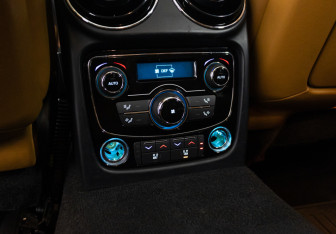 Подержанный автомобиль Jaguar XJ 2016 года (140 фото)