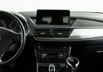 Подержанный автомобиль BMW X1 2013 года (14 фото)