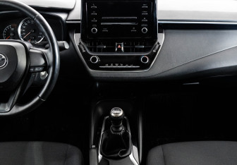 Подержанный автомобиль Toyota Corolla Sedan 2019 года (14 фото)