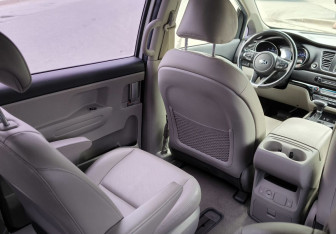 Подержанный автомобиль Kia Carnival 2019 года (17 фото)