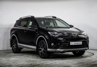 Подержанный автомобиль Toyota RAV4 2016 года (3 фото)