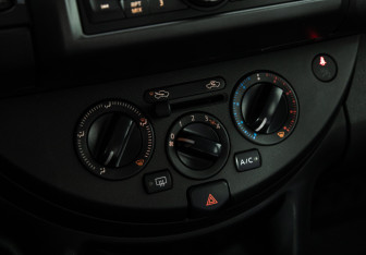 Подержанный автомобиль Nissan Note 2008 года (15 фото)