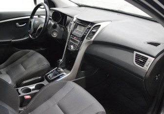 Подержанный автомобиль Hyundai i30 Hatchback 2016 года (12 фото)
