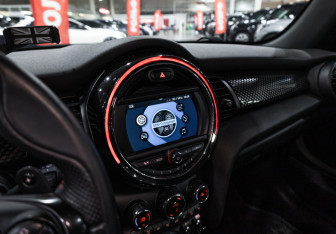 Подержанный автомобиль MINI Hatch 2019 года (20 фото)