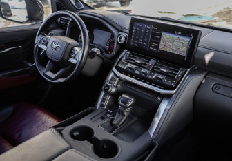 Подержанный автомобиль Toyota Land Cruiser Suv 2021 года (11 фото)