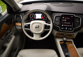 Подержанный автомобиль Volvo XC90 2022 года (11 фото)