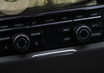 Подержанный автомобиль Porsche Macan 2015 года (19 фото)