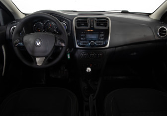 Подержанный автомобиль Renault Logan Sedan 2015 года (9 фото)
