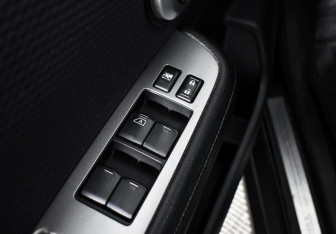 Подержанный автомобиль Nissan Tiida Hatchback 2010 года (10 фото)