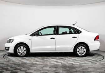 Подержанный автомобиль Volkswagen Polo Sedan 2018 года (8 фото)