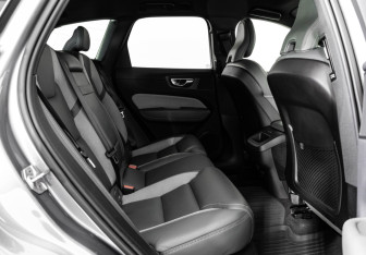 Подержанный автомобиль Volvo XC60 2021 года (26 фото)