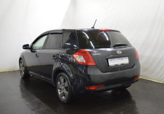 Подержанный автомобиль Kia Ceed Hatchback 2010 года (7 фото)