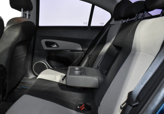 Подержанный автомобиль Chevrolet Cruze Sedan 2014 года (12 фото)