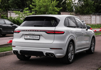Подержанный автомобиль Porsche Cayenne 2018 года (6 фото)