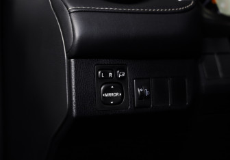 Подержанный автомобиль Toyota RAV4 2015 года (18 фото)