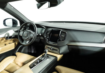 Подержанный автомобиль Volvo XC90 2017 года (9 фото)